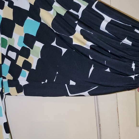 En focus Studio dress. - Picture 3 of 5